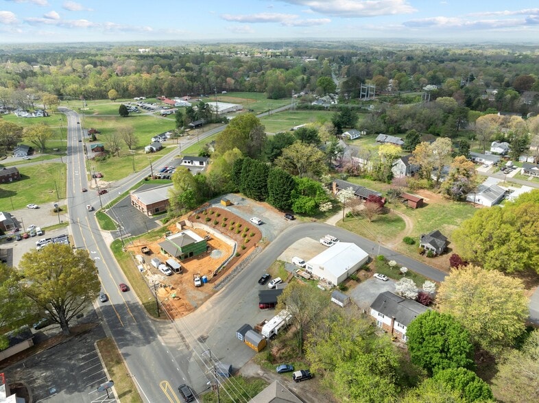 302 S Main St, King, NC for sale - Building Photo - Image 3 of 19
