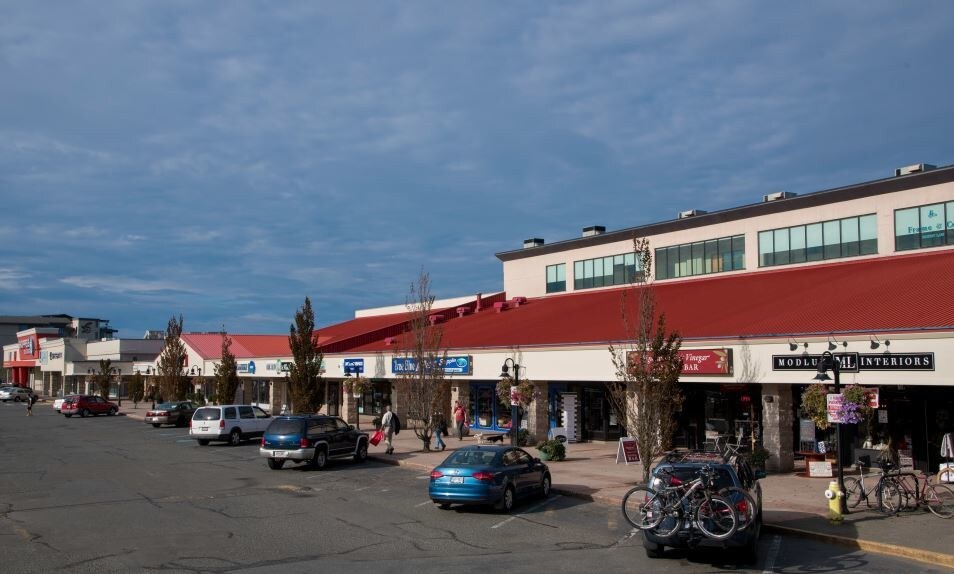 1111 Shoppers Row, Campbell River, BC for lease - Building Photo - Image 3 of 3