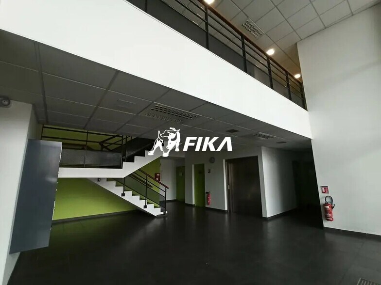 Office in Labège for lease - Lobby - Image 2 of 12