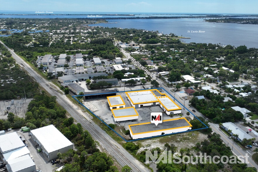 657 NE Dixie Hwy, Jensen Beach, FL for lease - Building Photo - Image 2 of 18