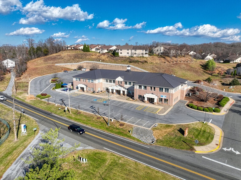 105 Stony Pointe Way, Strasburg, VA for lease - Building Photo - Image 1 of 13