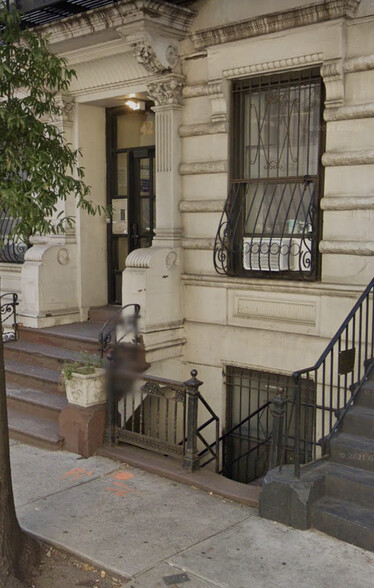 42 W 65th St, New York, NY for lease - Building Photo - Image 1 of 8