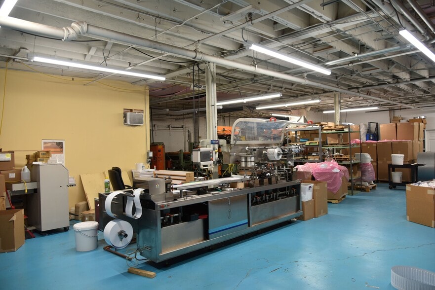 4555 W Addison St, Chicago, IL for sale - Interior Photo - Image 2 of 7