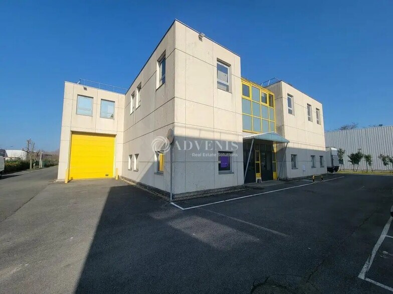 Flex in Villeneuve-la-Garenne for lease - Building Photo - Image 1 of 11