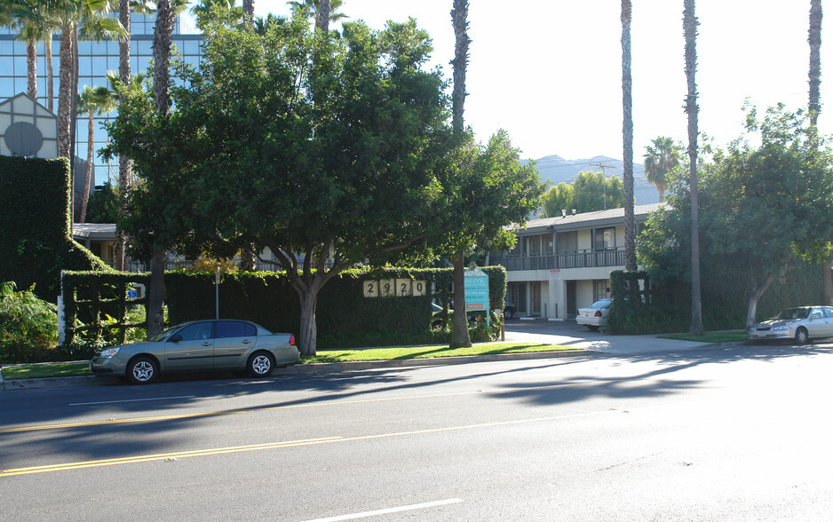 2920 W Olive Ave, Burbank, CA for lease - Building Photo - Image 3 of 10