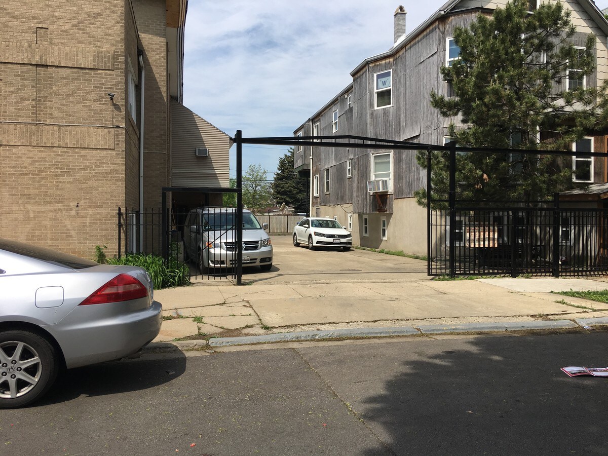2100 N Kildare Ave, Chicago, IL 60639
