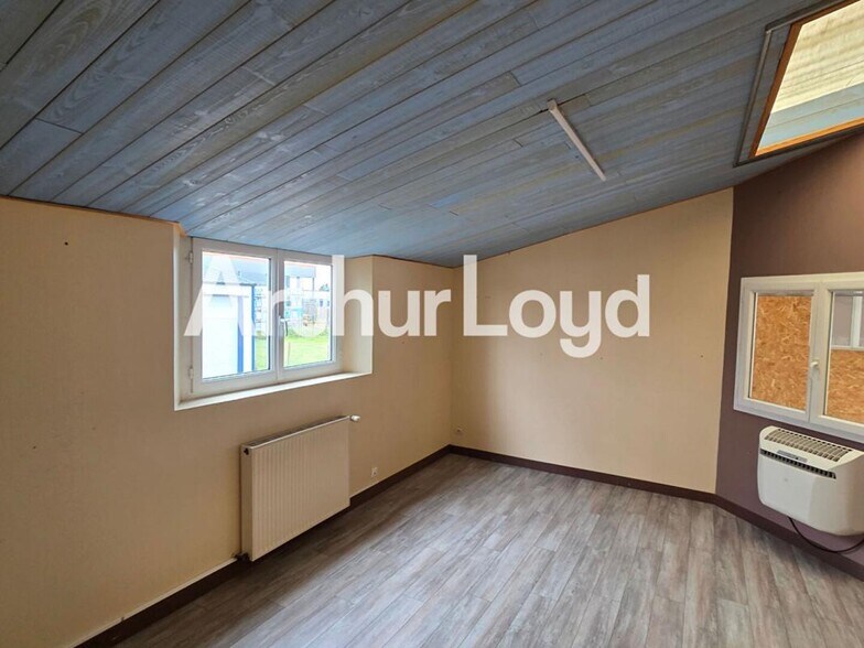 Flex in Colombelles for lease - Building Photo - Image 2 of 5