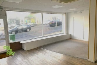 8 Longridge Ave, Saltdean for lease Interior Photo- Image 2 of 2