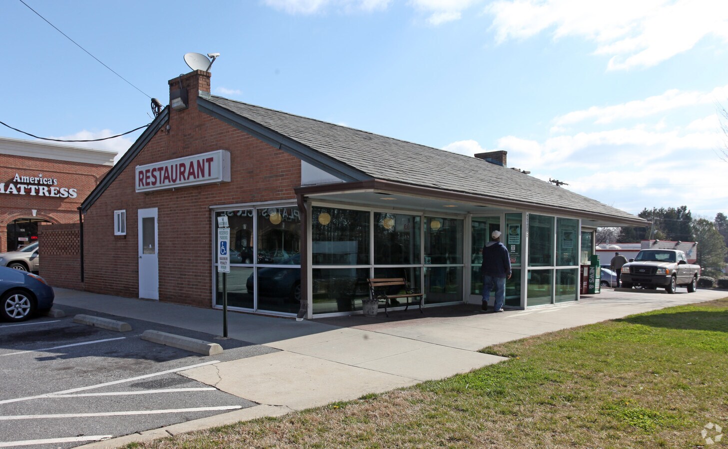 2306 Battleground Ave, Greensboro, NC 27408