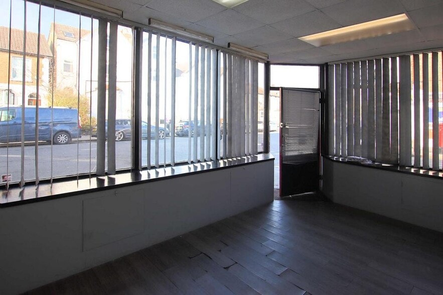 33 Waddon Rd, Croydon for sale - Building Photo - Image 2 of 8