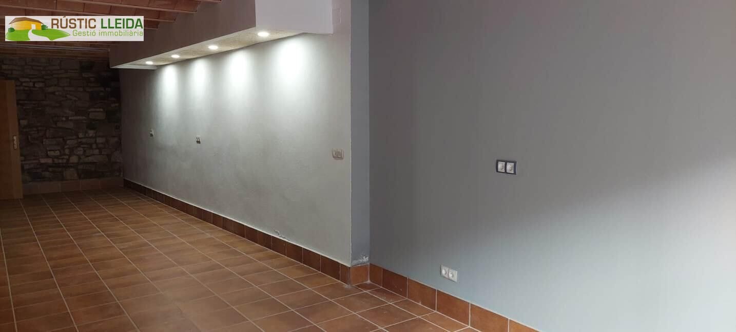 Tàrrega, LER 25300 - Unit - - - Interior Photo - Image 2 of 3