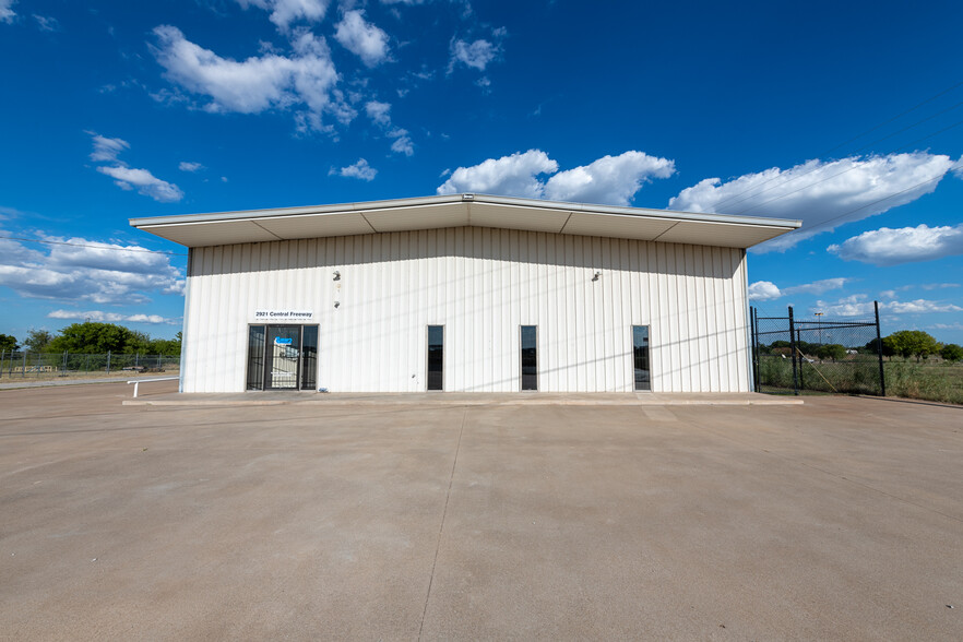 2921 Central Fwy, Wichita Falls, TX for sale - Primary Photo - Image 1 of 1