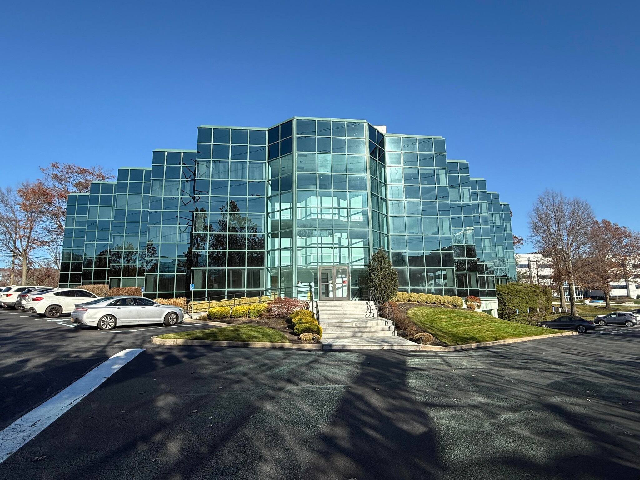 1300 Veterans Memorial Hwy, Hauppauge, NY for lease Building Photo- Image 1 of 5