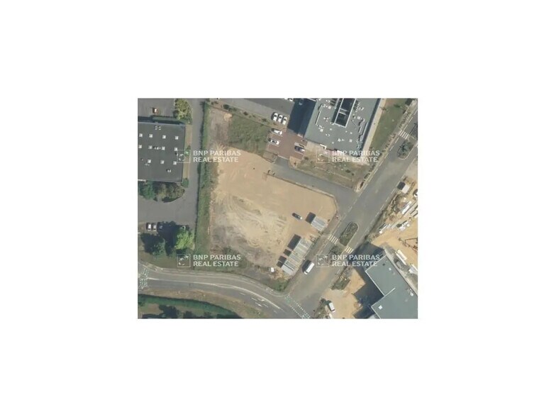 Flex in Saclay for sale - Building Photo - Image 2 of 4