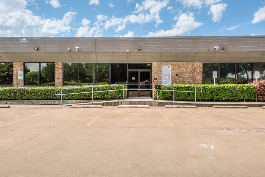 2951 Kinwest Pky, Irving, TX for lease - Building Photo - Image 3 of 27