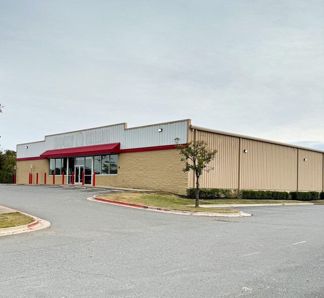 801 E Roosevelt Rd, Little Rock, AR for lease - Building Photo - Image 2 of 4