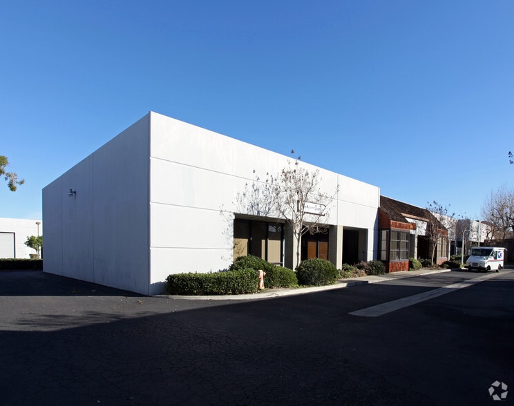 1588 N Batavia St, Orange, CA for lease - Building Photo - Image 1 of 5