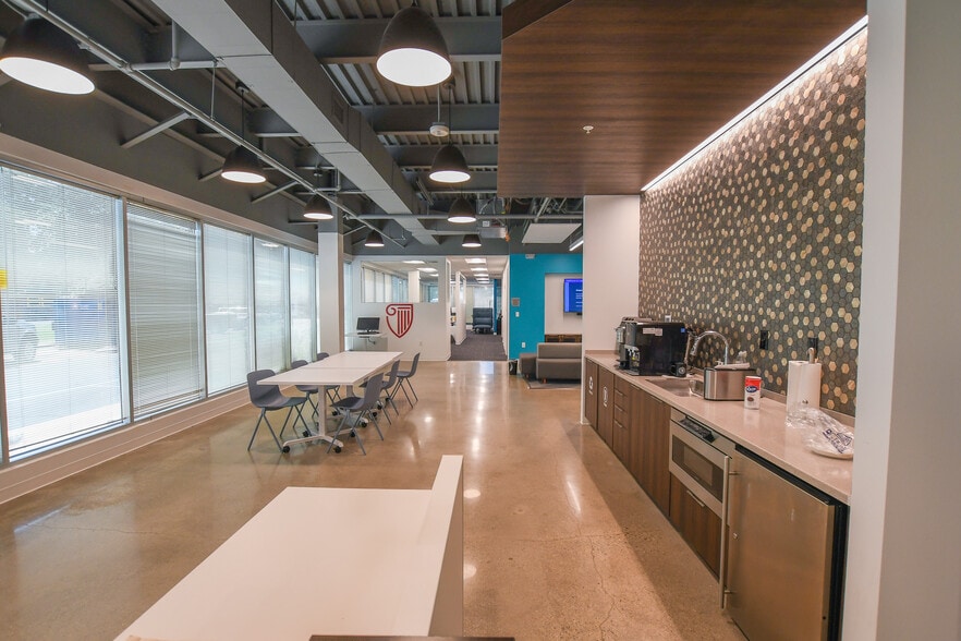 4955 Corporate Dr NW, Huntsville, AL for lease - Interior Photo - Image 2 of 3