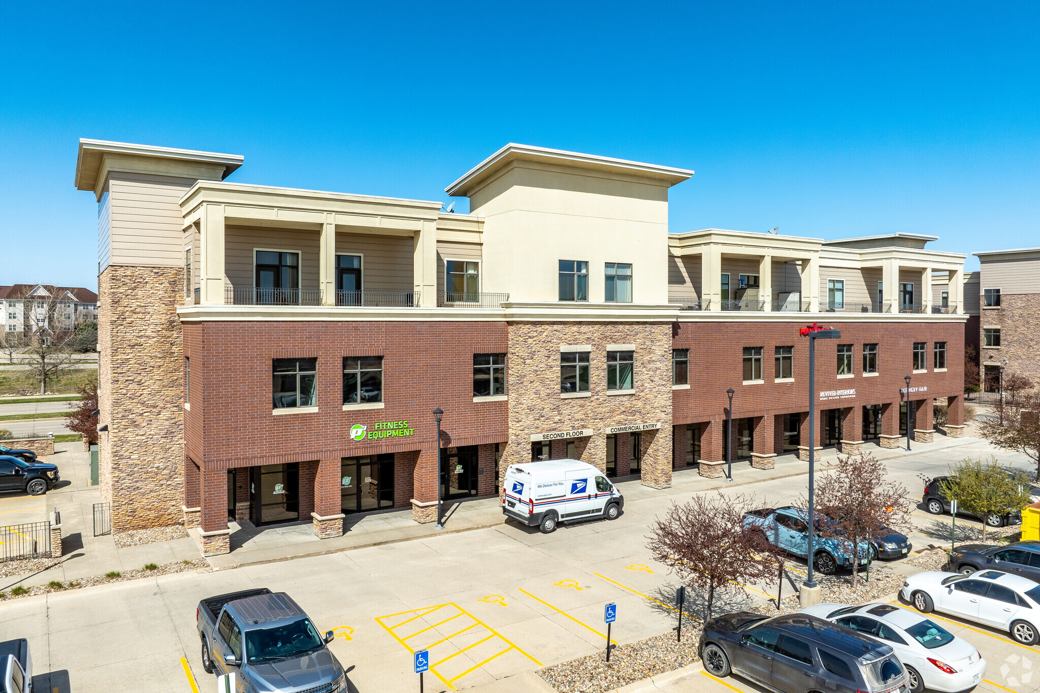 230 S 68th St, West Des Moines, IA for lease Building Photo- Image 1 of 7