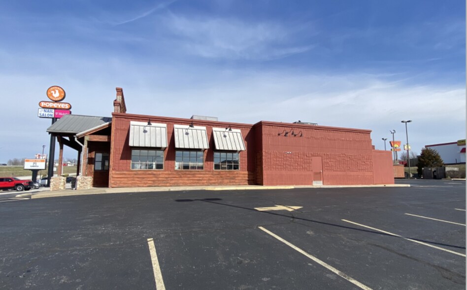 750 N 18th St, Ozark, MO 65721 Rib Crib