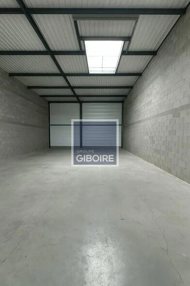 Industrial in Cesson-Sévigné for sale - Interior Photo - Image 2 of 8