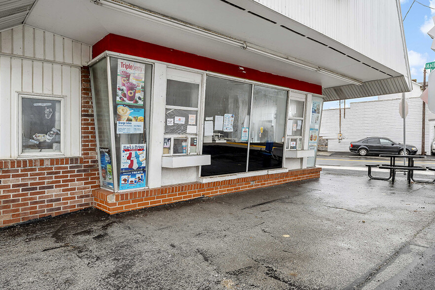 321 N 4th St, Youngwood, PA for sale - Building Photo - Image 3 of 34