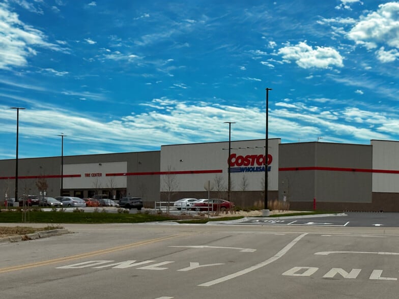 721 Crimson Ln, Yorkville, IL for sale - Building Photo - Image 3 of 55