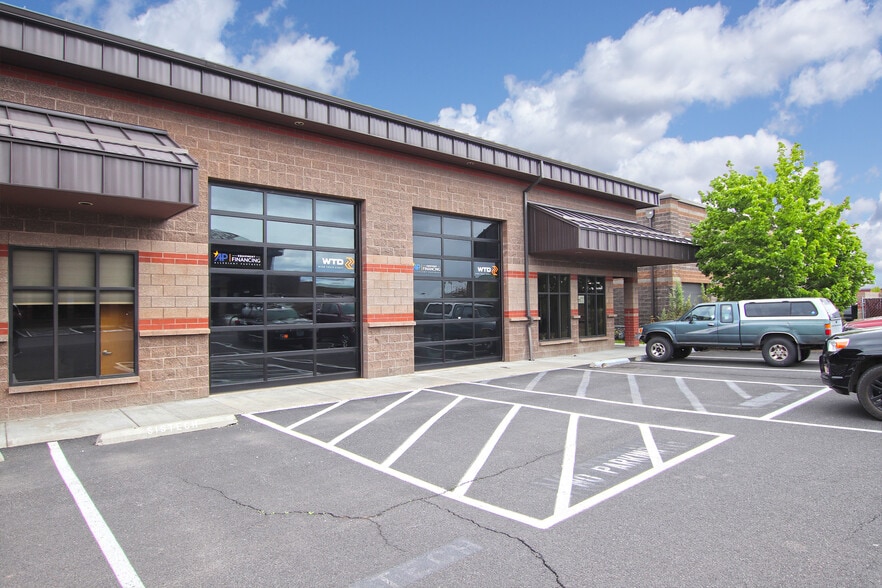 63056 NE Lower Meadow Dr, Bend, OR for sale - Building Photo - Image 1 of 1