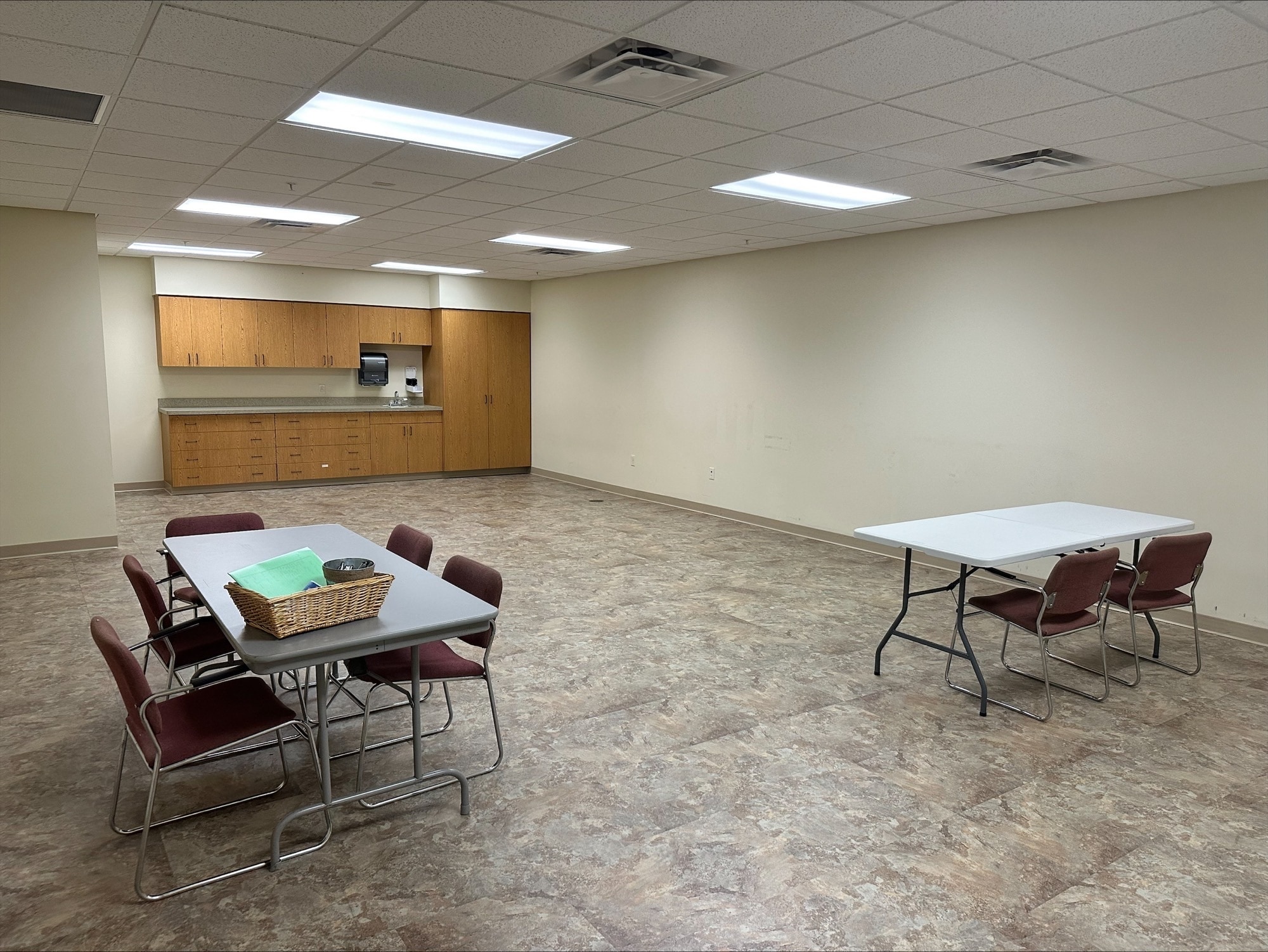 433 Mill St, Zumbrota, MN for lease Interior Photo- Image 1 of 7