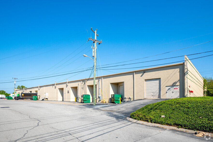 400-412 Airpark Center Dr, Nashville, TN for lease - Building Photo - Image 3 of 5