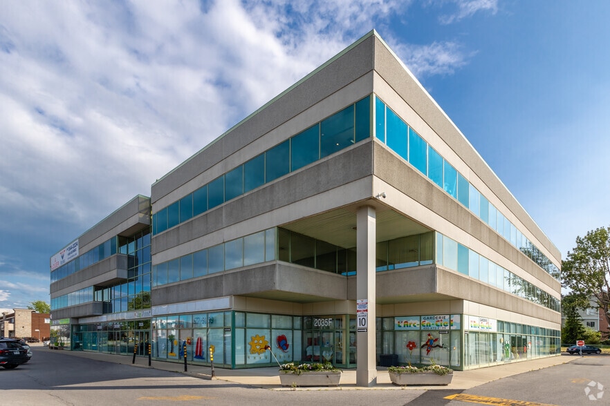 2035 Av Victoria, St-Lambert, QC for lease - Building Photo - Image 2 of 7