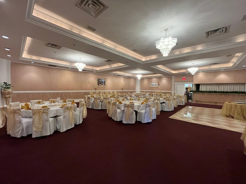 3237 S Harlem Ave, Berwyn, IL for sale - Building Photo - Image 3 of 8