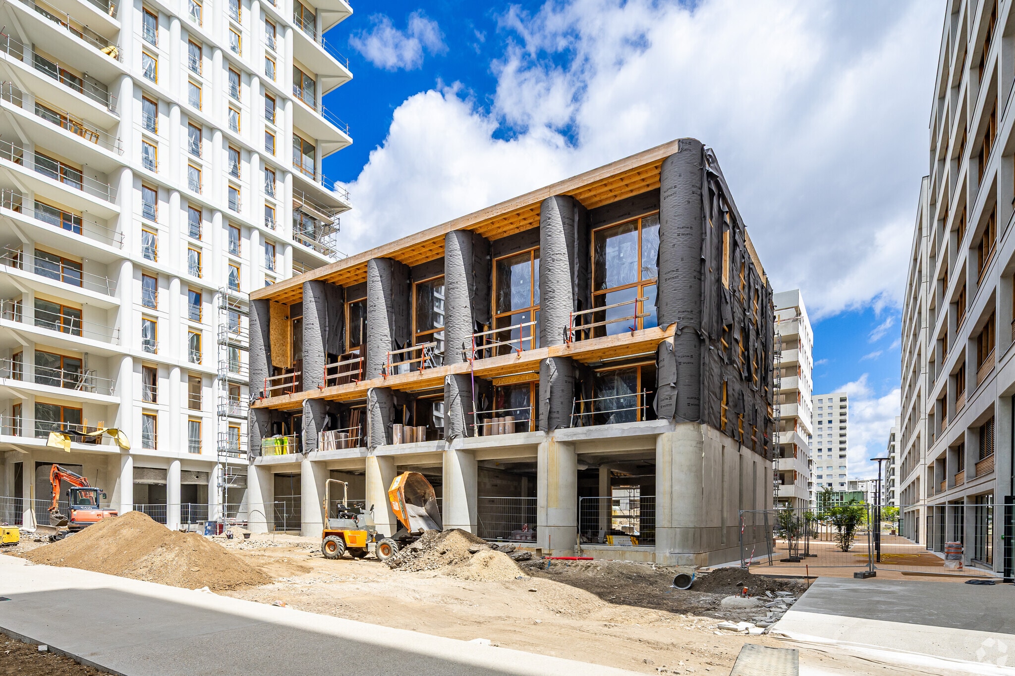 Retail in Lyon for lease Primary Photo- Image 1 of 3