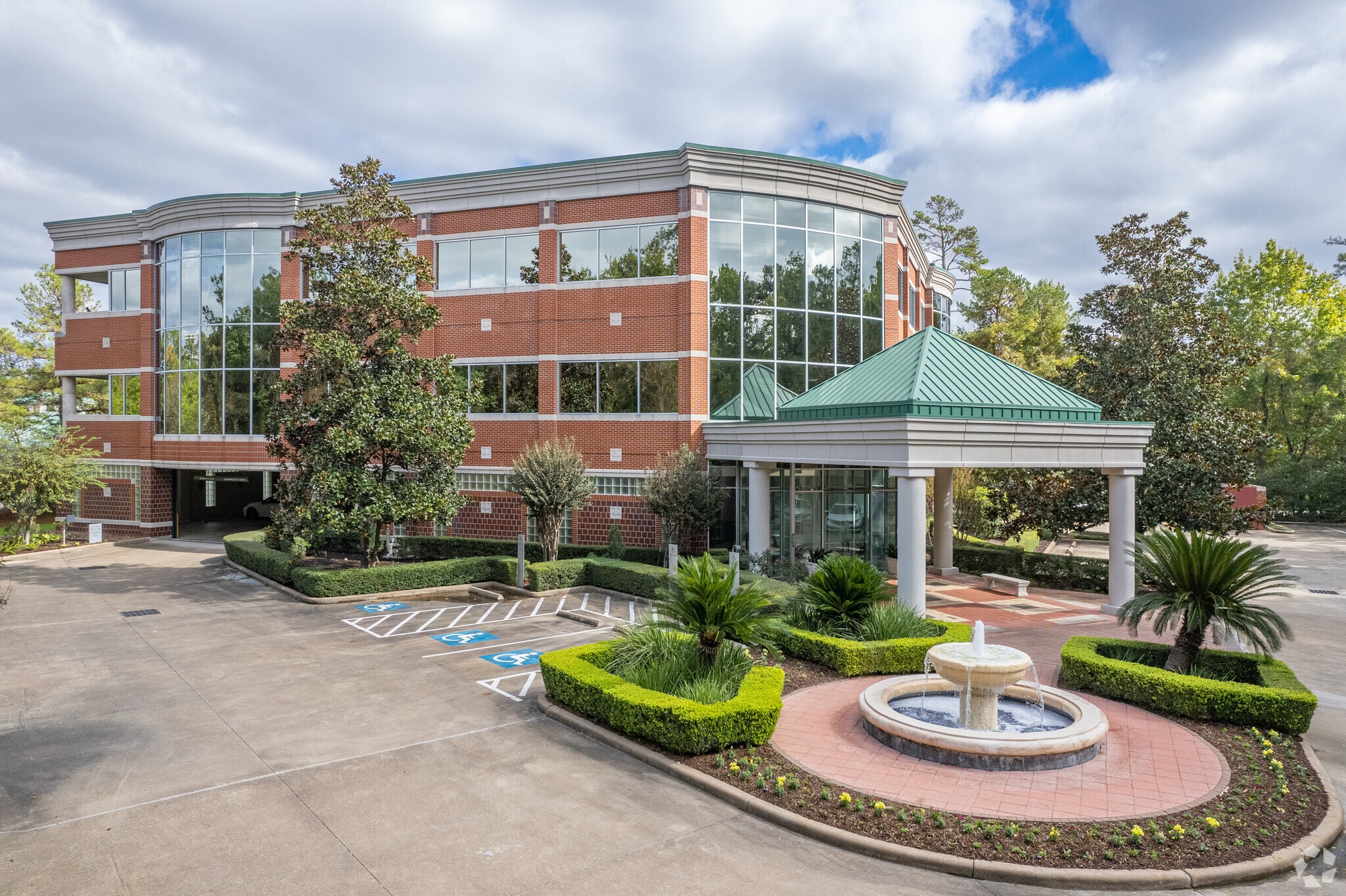 9400 Grogans Mill Rd, The Woodlands, TX 77380 Town Center Plaza