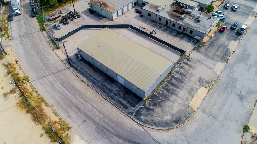 4711 Broom St, San Antonio, TX for lease - Building Photo - Image 2 of 8