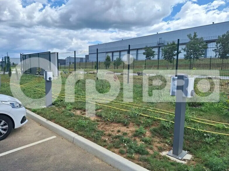 Office in Compiègne for lease - Building Photo - Image 1 of 6