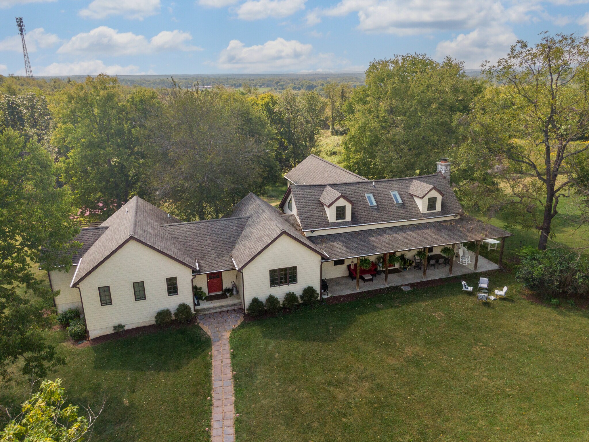 8706 Leetown Rd, Kearneysville, WV 25430