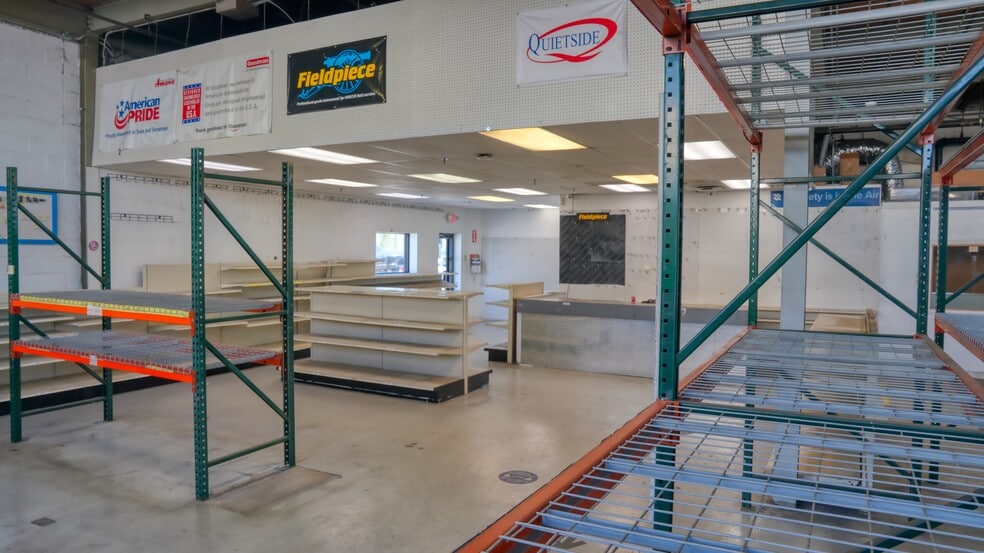 34 Bennington Ave, Freeport, NY for lease - Building Photo - Image 3 of 5