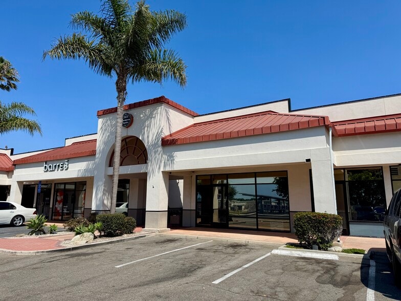 2611 E Thompson Blvd, Ventura, CA for lease - Building Photo - Image 2 of 10