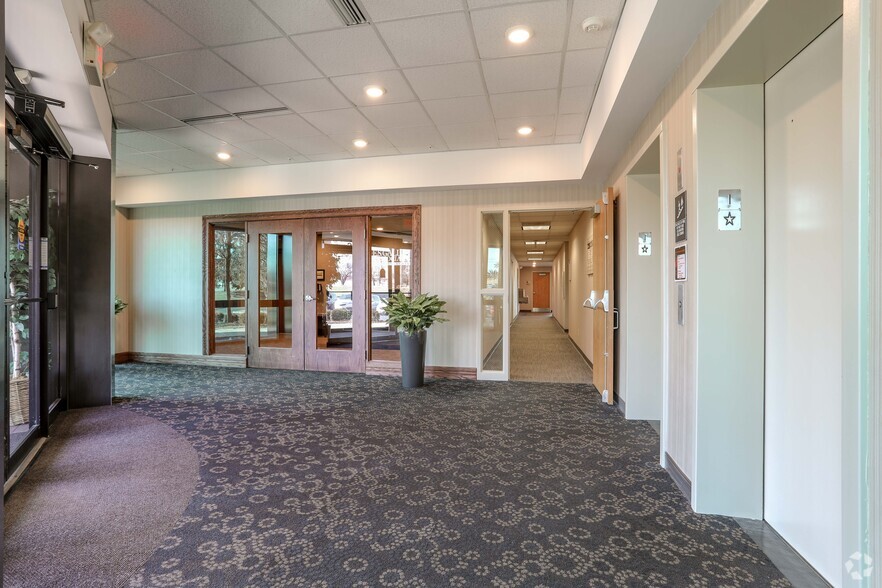 2621 Dryden Rd, Moraine, OH for lease - Lobby - Image 2 of 7