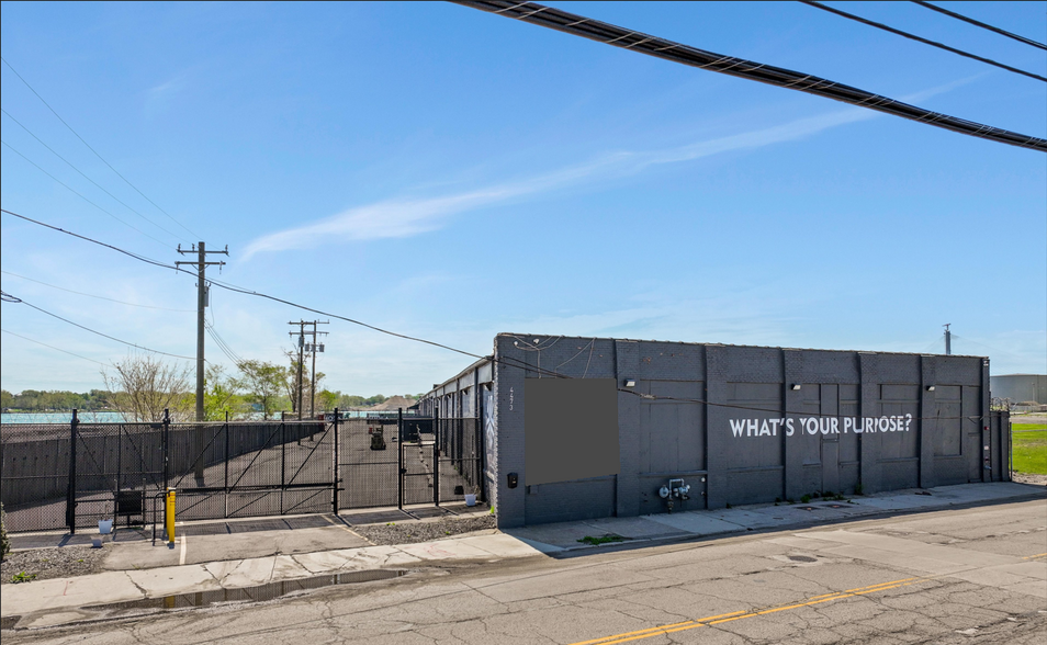 4473 W Jefferson Ave, Detroit, MI for lease - Building Photo - Image 1 of 3