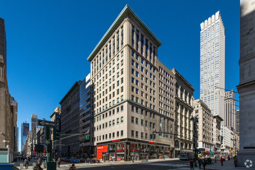 362 Fifth Ave, New York, NY for lease - Building Photo - Image 1 of 3