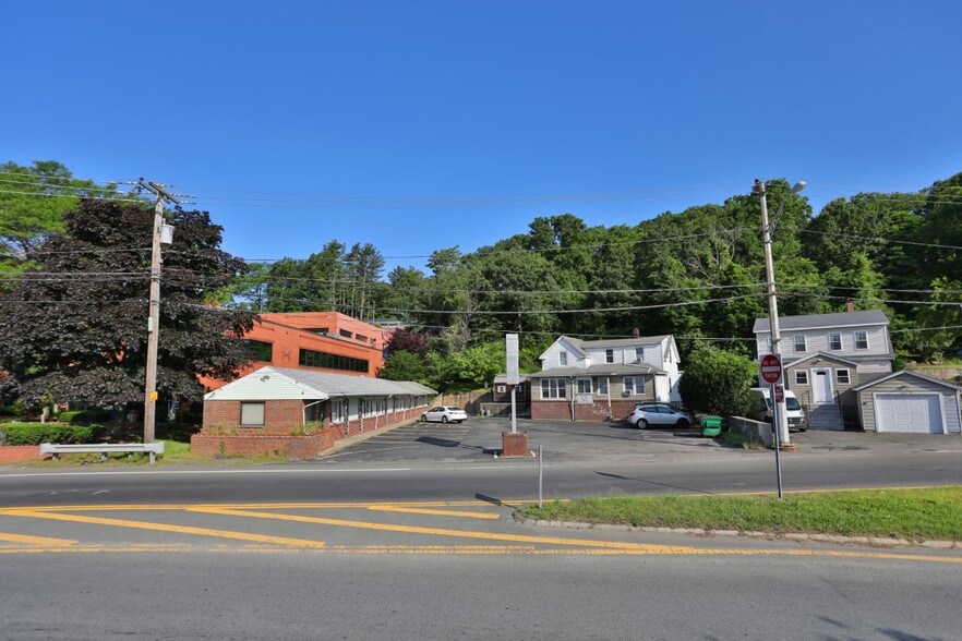 17051709 Broadway, Saugus, MA 01906