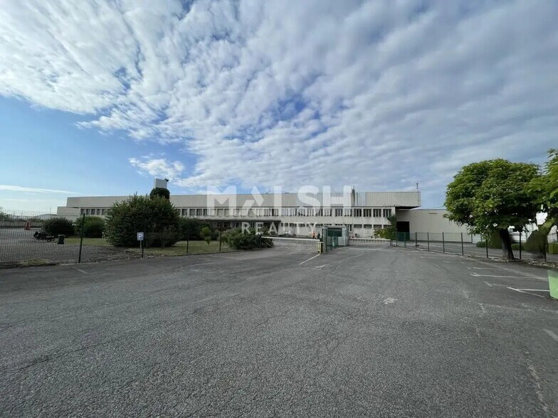 Flex in Saint-Priest for lease - Building Photo - Image 2 of 17