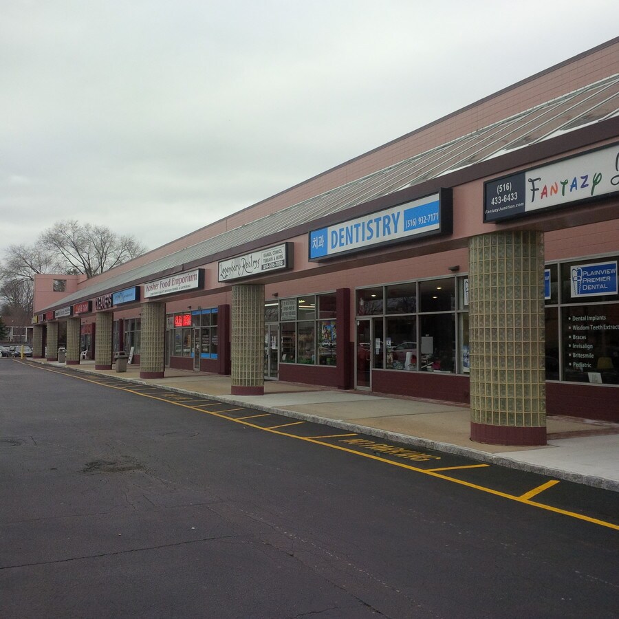 11611165 Old Country Rd, Plainview, NY 11803