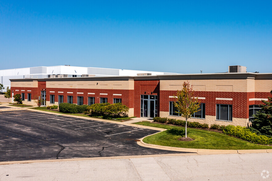 4222-4248 Meridian Pky, Aurora, IL for lease - Building Photo - Image 3 of 8