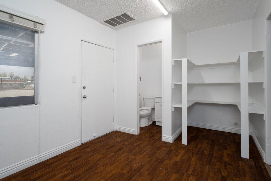 320 Kentucky St, Bakersfield, CA for sale - Building Photo - Image 3 of 74