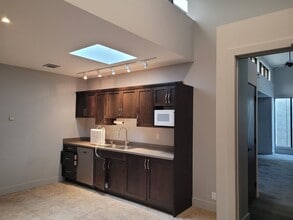 1455 Ellis St, Kelowna, BC for lease Interior Photo- Image 2 of 3