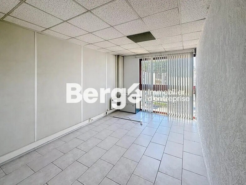 Office in Mouans-Sartoux for lease - Building Photo - Image 3 of 6