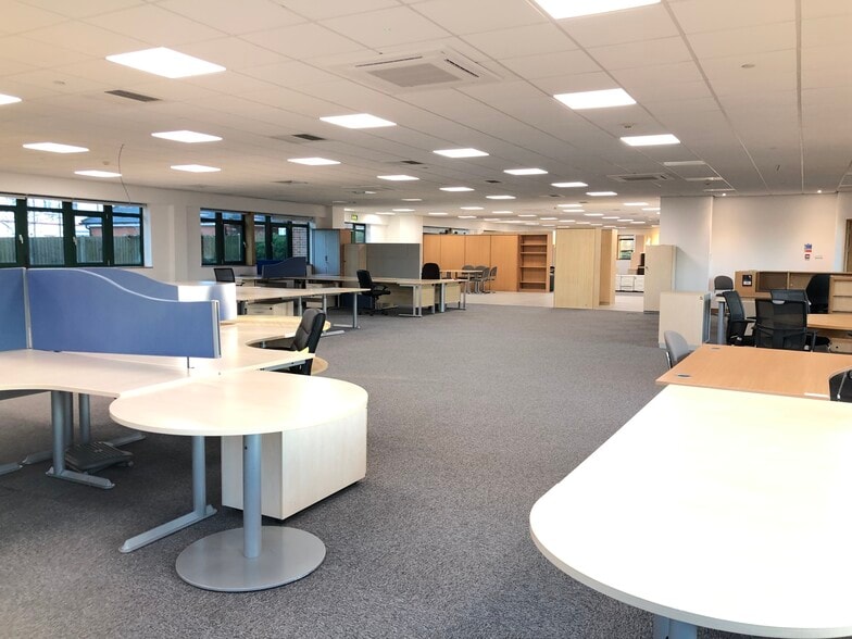 Cumnor Hl, Cumnor for lease - Interior Photo - Image 3 of 4